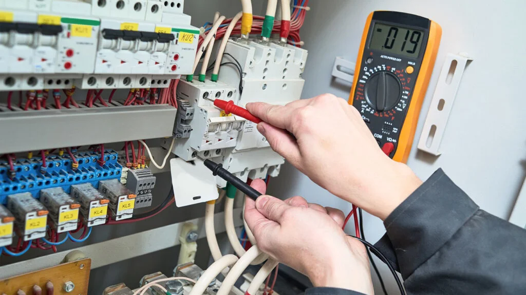 Evde Elektrik Arızasının 7 Tehlikeli Belirtisi elektrik ariza 1024x576